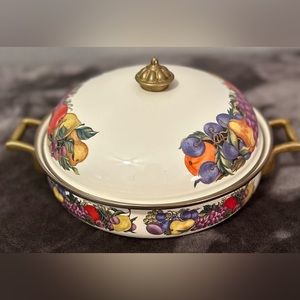 Vintage Tabletop Cornucopia Enamel on Steel 2 Qt Dutch Oven w/ Lid 10.5"